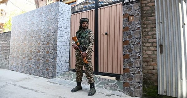 जम्मू-कश्मीर के श्रीनगर में NIA की छापेमारी : श्रीनगर में नौ जगहों पर सर्चिंग, लश्कर-ए-तैयबा से जुड़े तार; टेरर फंडिंग केस में कार्रवाई