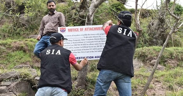 जम्मू-कश्मीर : राजौरी में SIA की बड़ी कार्रवाई, लश्कर-ए-तैयबा के आतंकवादी की संपत्ति कुर्क की