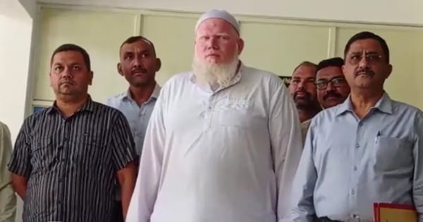 सूरत से मौलवी अबुबकर तीमोल गिरफ्तार : भाजपा-हिंदू नेताओं की हत्या की रच रहा था साजिश, पाक सहित कई देशों में कॉन्टैक्ट; हथियार भी ऑर्डर किए