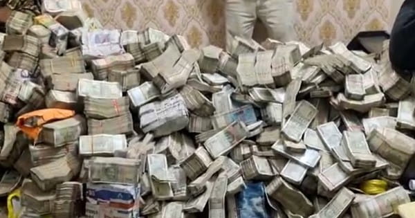 झारखंड में ED की रेड : मंत्री के निजी सचिव के सर्वेंट के घर मिला नोटों का पहाड़, 30 करोड़ कैश मिलने का अनुमान; गिनती जारी
