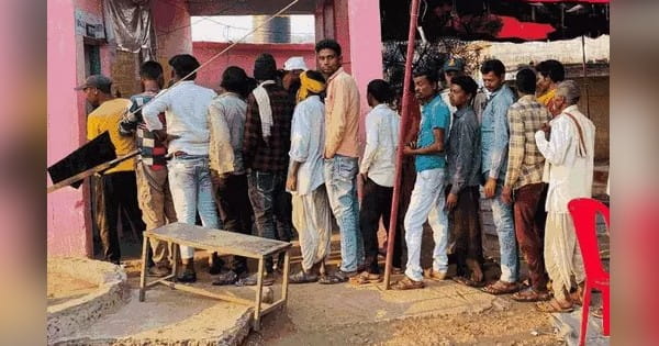 MP Lok Sabha Elections 2024 : बैतूल में दोपहर 3 बजे तक 67.93% वोटिंग, पोलिंग पार्टी की बस में आग लगने से जली थीं EVM; दोबारा हो रहा मतदान