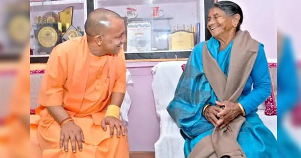 UP के सीएम योगी आदित्यनाथ की मां ऋषिकेश AIIMS में भर्ती, इन दिक्कतों के कारण हुईं एडमिट