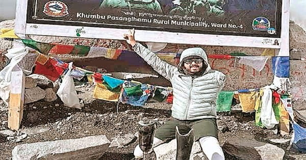3 कृत्रिम अंगों वाले कौशिक पहुंचे एवरेस्ट के बेस कैंप
