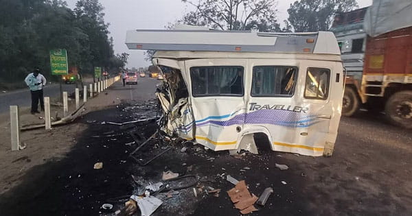 अंबाला में दिल्ली-जम्मू हाईवे पर हादसा : ट्रेवलर और ट्रक की टक्कर में एक ही परिवार के 7 सदस्यों की मौत, वैष्णो देवी जा रहे थे सभी