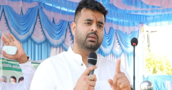 कर्नाटक सेक्स स्कैंडल केस : मुख्य आरोपी सांसद प्रज्वल रेवन्ना ने अग्रिम जमानत याचिका लगाई, एयरपोर्ट पर ही हो सकते हैं गिरफ्तार...!