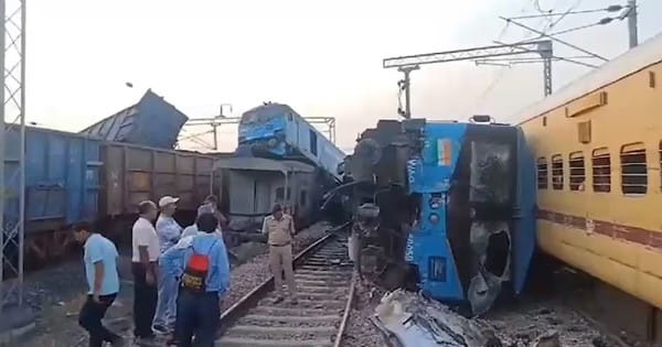 पंजाब में बड़ा रेल हादसा टला : दो मालगाड़ियों की हुई टक्कर, बोगियां ऊपर चढ़ीं...  तीसरी गाड़ी को भी चपेट में लिया; बालासोर जैसी घटना टली