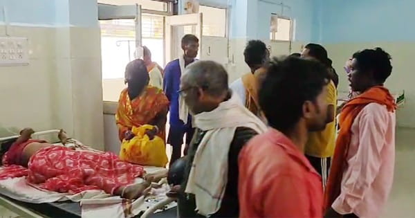 उमरिया में हादसा : टायर फटने से पलटी जीप, 2 की मौत, 6 की हालत गंभीर
