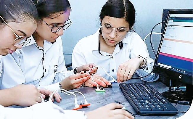 CBSE ने जारी किया AI और IT का नया सिलेबस, स्किल विषयों पर फोकस