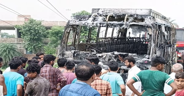 झारखंड में बारातियों से भरी बस में लगी आग, 2 की मौत