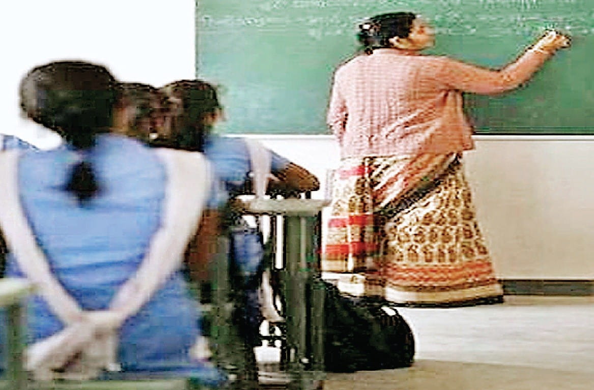 डॉक्टरों की तर्ज पर नए शिक्षकों को 3 साल गांवों में पढ़ाना होगा