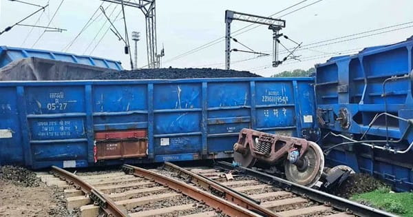 शहडोल में कोयले से भरी मालगाड़ी ट्रेक से उतरी, 4 डिब्बे पलटे, रेस्क्यू ऑपरेशन जारी