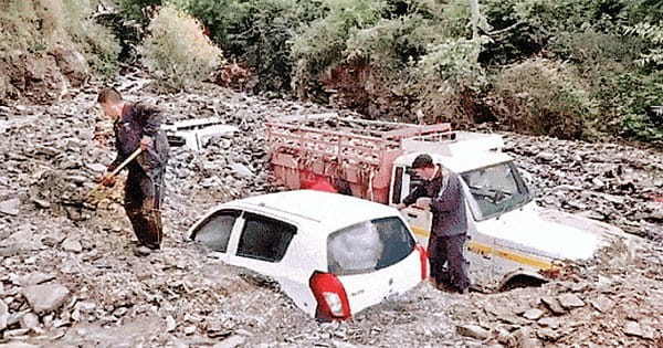 हिमाचल में प्री मानसून का कहर, नाले में तब्दील हुईं सड़कें