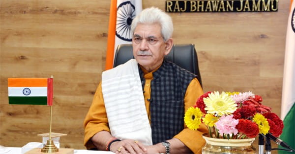 जम्मू-कश्मीर के उपराज्यपाल हुए और भी ताकतवर, केंद्र सरकार ने बढ़ाई शक्तियां; उमर अब्दुल्ला बोले- हर चीज के लिए मांगनी पड़ेगी भीख