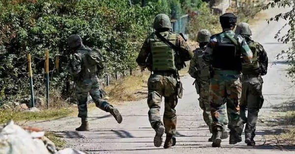 जम्मू-कश्मीर : बट्टल में घुसपैठ की कोशिश नाकाम, आतंकियों और सेना के बीच हुई मुठभेड़; एक जवान घायल, सर्च ऑपरेशन जारी