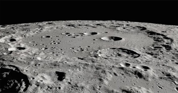 चीनी वैज्ञानिकों को मिले चंद्रमा की मिट्टी में पानी के मॉलिक्यूल्स