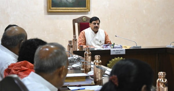Mohan Cabinet Meeting : लाड़ली बहनों को 450 रुपए में मिलेगा गैस सिलेंडर, आंगनवाड़ी कार्यकर्ता के लिए बड़ा फैसला लिया