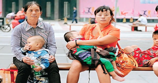 चीन में बच्चों की घटती संख्या के चलते स्कूलों पर संकट