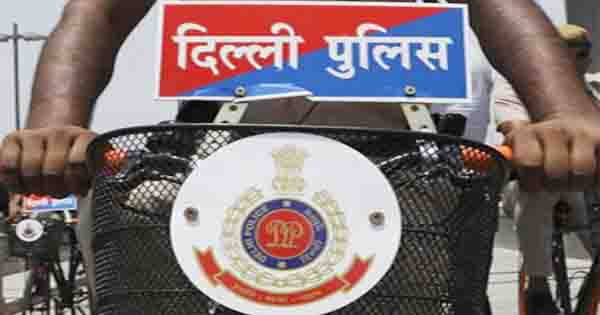 दिल्ली में पूर्व IRS अफसर पर चाकू से हमला, घर में घुसकर लूटपाट की कोशिश, चोर अरेस्ट