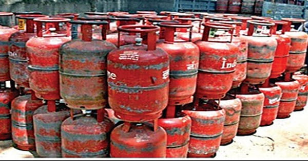 25 लाख बहनों को नहीं मिलेगा 450 रु. में सिलेंडर