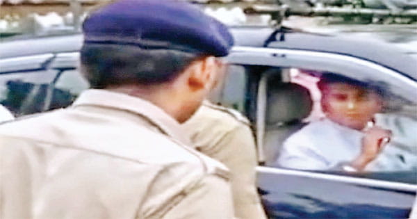विधायक के बेटे की गाड़ियों का काफिला महाकाल लोक में घुसा