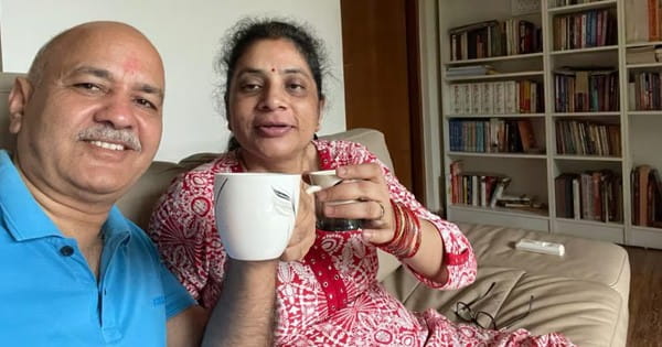 'आजादी की सुबह की पहली चाय... 17 महीने बाद', मनीष सिसोदिया ने पत्नी के साथ सेल्फी पोस्ट कर कही यह बात