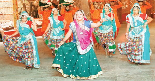 तमूरा पर सुनाई लाला हरदौल की कहानी, गणगौर में शिव-पार्वती की प्रशंसा