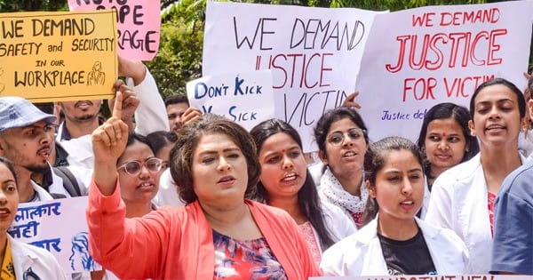 कोलकाता डॉक्टर रेप-मर्डर केस, HC ने CBI जांच के आदेश दिए, कहा- तुरंत दस्तावेज सौंपे