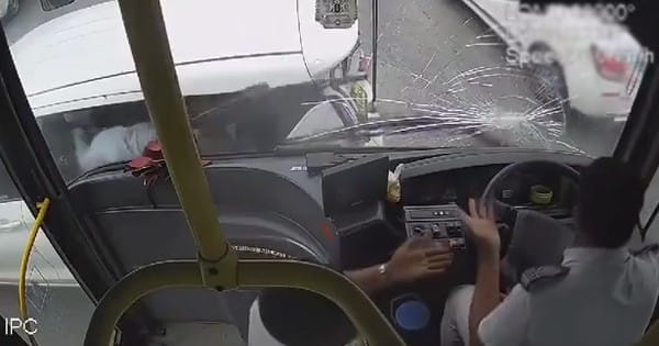 VIDEO : बेंगलुरु में बस ड्राइवर ने खोया कंट्रोल, कई वाहनों को मारी टक्कर