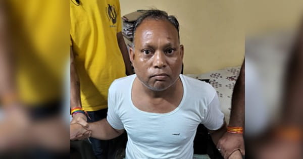 रतलाम में लोकायुक्त की कार्रवाई, जूनियर फूड ऑफिसर को 4 हजार की रिश्वत लेते पकड़ा; राशन दुकान बहाली के लिए मांगी थी घूस
