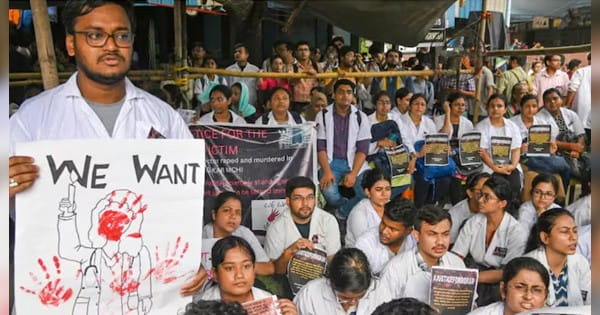 कोलकाता रेप-मर्डर केस : दिल्ली में सड़क पर मरीजों का इलाज करेंगे डॉक्टर, स्वास्थ्य मंत्रालय के बाहर लगाएंगे OPD; देशभर में प्रोटेस्ट जारी