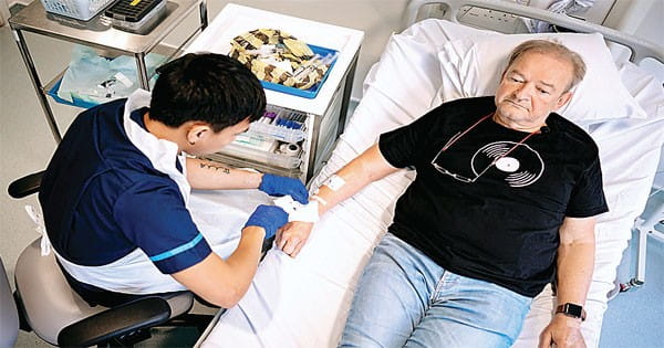 ब्रिटेन में लंग्स कैंसर की वैक्सीन का ट्रायल, 6 और देशों में भी होगा