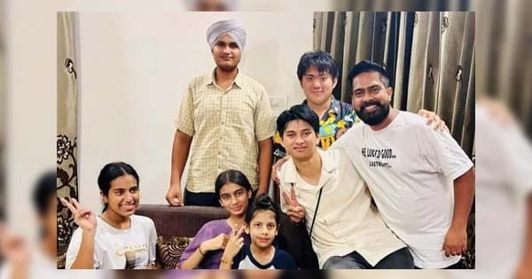 Emotional Story : 20 साल बाद जापान से आकर बेटे ने पिता को खोज निकाला