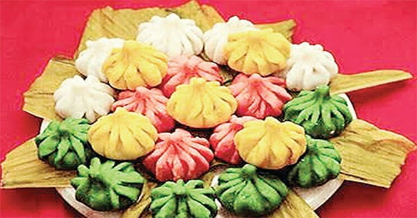 गणेशजी के लिए महाराष्ट्र के उकडीचे मोदक और पंचखाद्य खिरापत जैसे भोग हो रहे तैयार