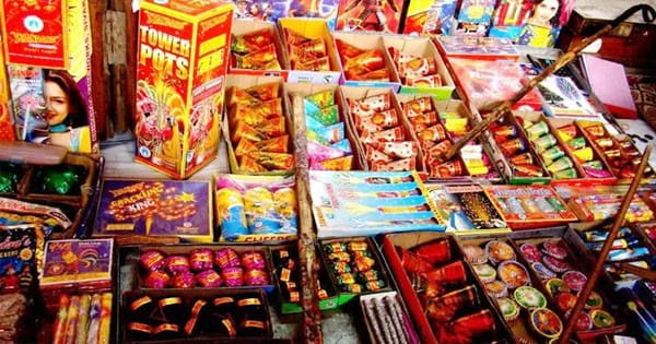 Delhi Firecrackers Ban : दिल्ली में इस साल भी बैन रहेंगे पटाखे, ऑनलाइन बिक्री और डिलीवरी पर भी प्रतिबंध