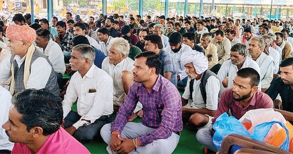 मजदूरों और किसानों को साधने सालभर चलेगा संपर्क अभियान