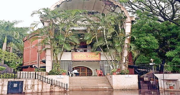 संस्कृति मंत्री के आश्वासन के दो माह बाद भी कम नहीं हुआ शहीद भवन का किराया