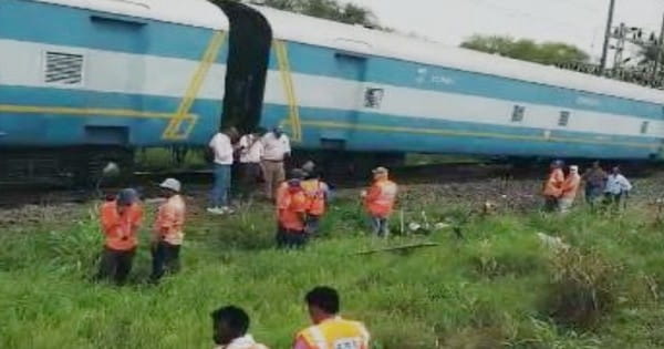 Bhopal News : पटरी से उतरे मालगाड़ी के तीन डिब्बे, मिसरोद-मंडीदीप स्टेशन के बीच हुई घटना