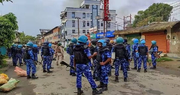 Manipur Violence : मणिपुर के 5 जिलों में बढ़ाया मोबाइल इंटरनेट बैन, मंत्री के आवास पर ग्रेनेड हमला