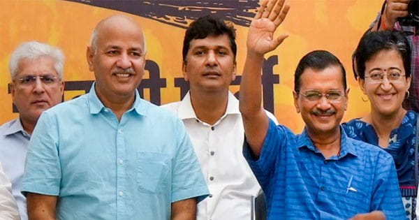 Arvind Kejriwal Resignation : केजरीवाल ने CM पद से दिया इस्तीफा, आतिशी ने पेश किया सरकार बनाने का दावा