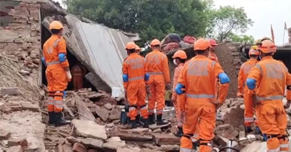 Firozabad Blast : फिरोजाबाद में पटाखा फैक्ट्री में विस्फोट, अब तक 5 लोगों की मौत, 11 से ज्यादा घायल; कई किमी गूंजी आवाज