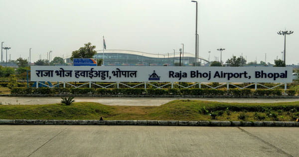 Bhopal News : राजा भोज एयरपोर्ट को बम से उड़ाने की धमकी, परिवार से परेशान युवक जानें क्यों उठाया ये कदम