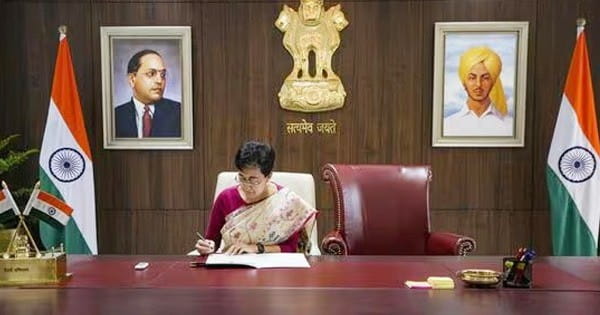 CM आतिशी ने केजरीवाल के लिए छोड़ी खाली कुर्सी, BJP बोली - यह आदर्श पालन नहीं, स्पष्ट भाषा में चमचागीरी है...