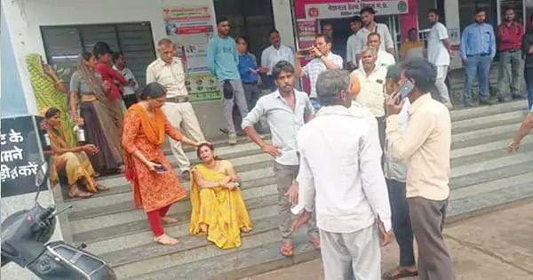 MP में आसमान से बरसी मौत! आकाशीय बिजली गिरने से 3 की मौत, 5 घायल; आष्टा के कोठरी गांव में सोयाबीन काट रहे थे मजदूर