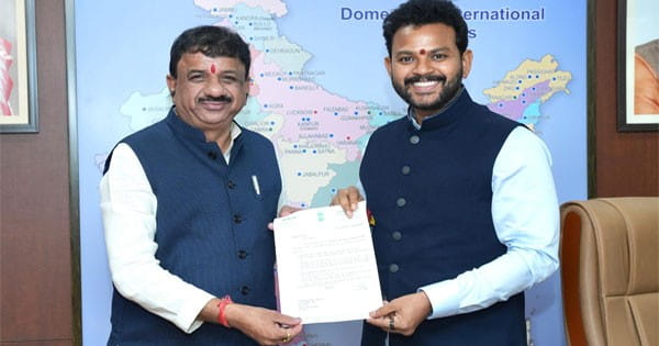 भोपाल वासियों को एक और सौगात, अगले महीने से कोलकाता की फ्लाइट होगी शुरू, सांसद आलोक शर्मा ने केंद्रीय विमानन मंत्री से की मुलाकात