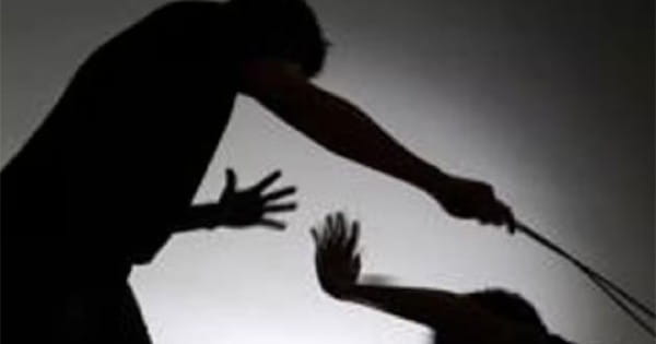 Aligarh News : शिक्षक ने पार की क्रूरता की हद, स्कूल बैग न लाने पर 7 साल के बच्चे को नग्न कर पीटा, इलेक्ट्रिक शॉक भी दिए