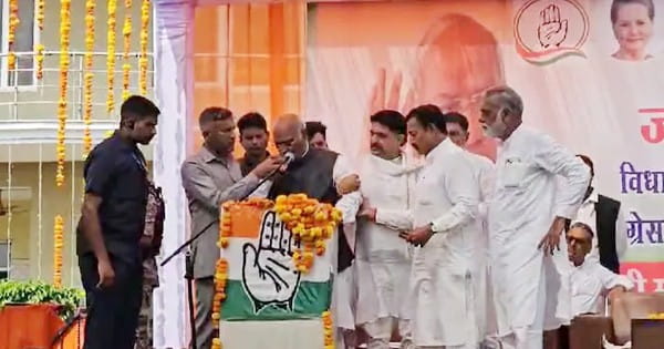जम्मू-कश्मीर : भाषण के दौरान बिगड़ी मल्लिकार्जुन खड़गे की तबीयत, कठुआ में बोले- इतनी जल्दी मरने वाला नहीं हूं