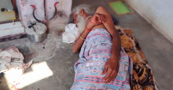 इसे आस्था कहें या अंधविश्वास ? रतनगढ़ माता मंदिर में बुजुर्ग ने जीभ काटकर देवी मां के चरणों में चढ़ाई