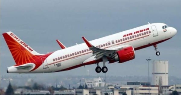 Air India की दिल्ली-शिकागो फ्लाइट में बम की धमकी से मचा हड़कंप, विमान को कनाडा किया डायवर्ट