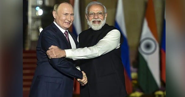 ट्रंप टैरिफ विवाद के बीच PM मोदी और पुतिन की फोन पर बातचीत, यूक्रेन मुद्दे पर शांति का संदेश, भारत आने का दिया न्योता