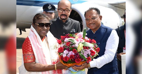Droupadi Murmu Chhattisgarh Visit : राष्ट्रपति द्रौपदी मुर्मू दो दिवसीय दौरे पर रायपुर पहुंचीं, कई कार्यक्रमों में होंगी शामिल